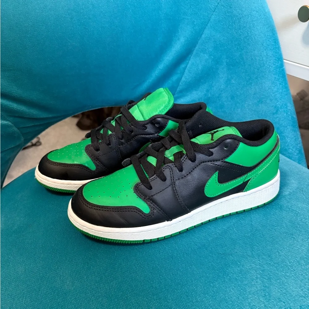 Jordan Green and Black Sneakers with Low-Top Design and Clean White Midsole - Picture 2 of 4